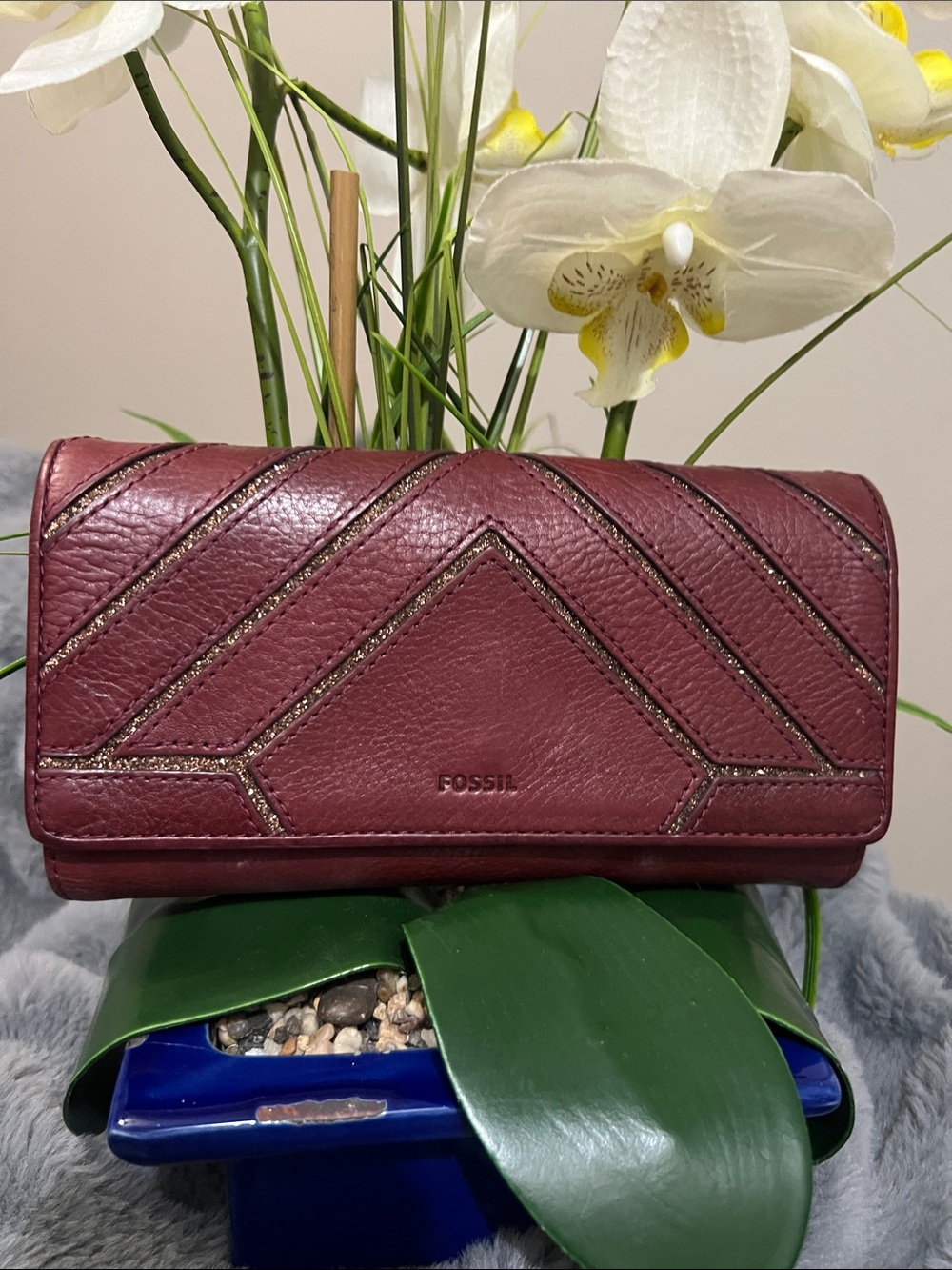 Fossil Chevron Glitter Leather Burgundy Wallet GUC retail $99